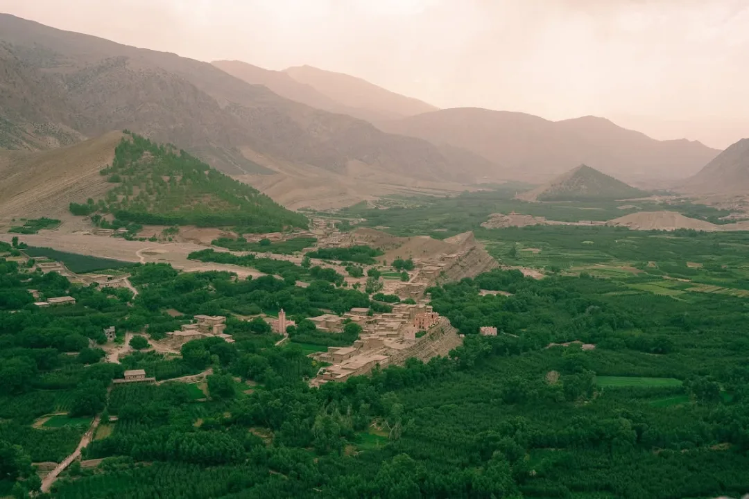 On the plateau of Aït Bouguemez stands the majestic Kasbah of Sidi Moussa. You can see it from a (2)