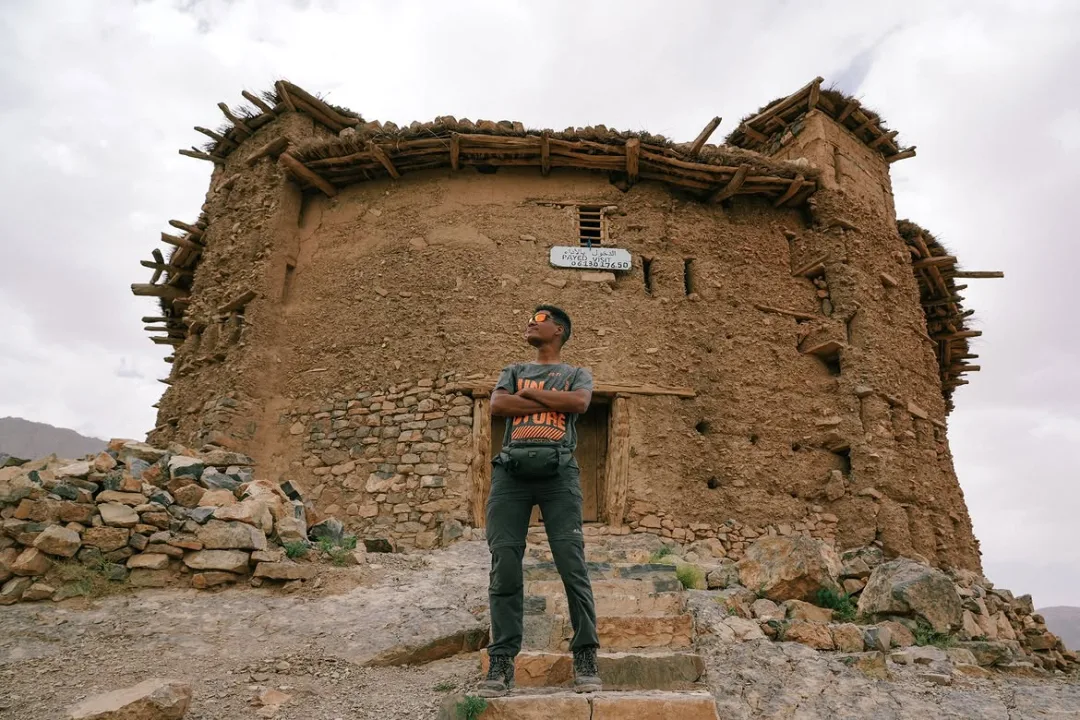 On the plateau of Aït Bouguemez stands the majestic Kasbah of Sidi Moussa. You can see it from a